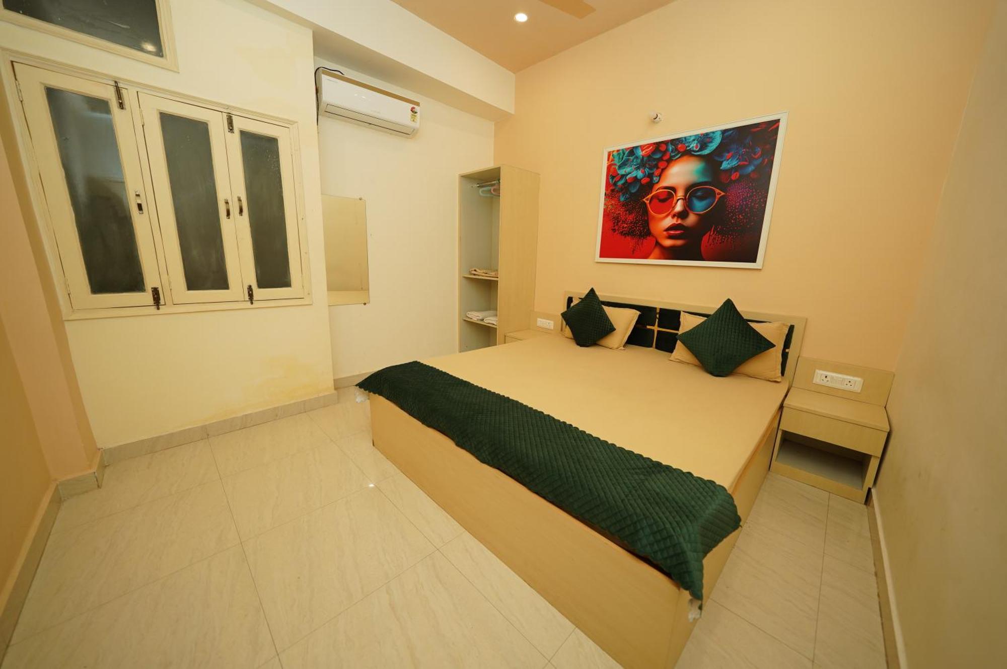 Golden Lotus Varanasi — Photos 1